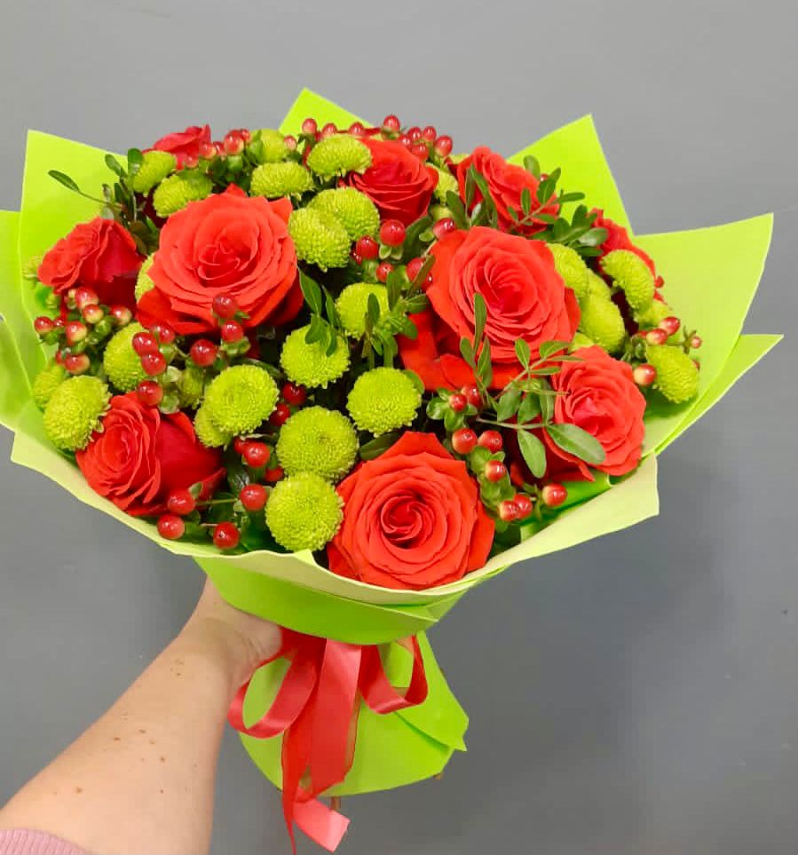 Букет цветов из: Хризантемы и Розы в Дедовске