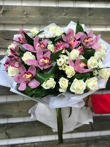 Букет цветов из: Розы и Хризантемы в Дедовске