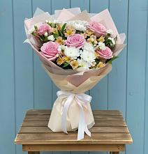 Букет цветов из:  Гвоздики, Орхидеи и Розы в Дедовске