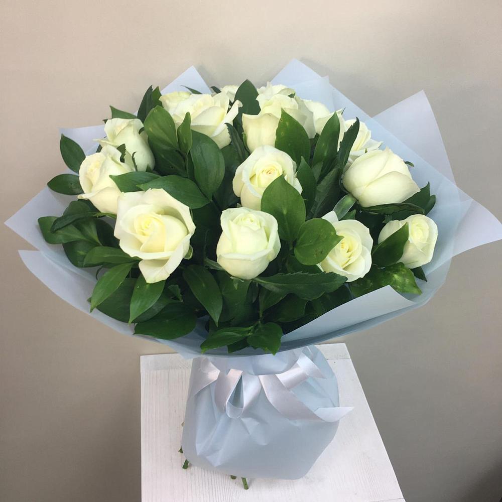 Букет 15 Белых роз Проуд в Дедовске