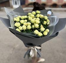 Букет Белые кустовые розы Солинеро в Дедовске