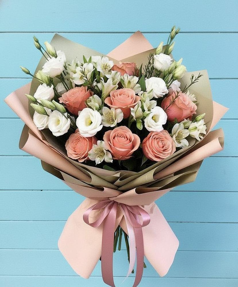 Букет цветов из: Розы, Альстромерии и Лизиантусы в Дедовске