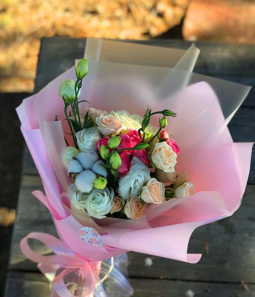 Букет цветов из: Розы и Лизиантусы в Дедовске