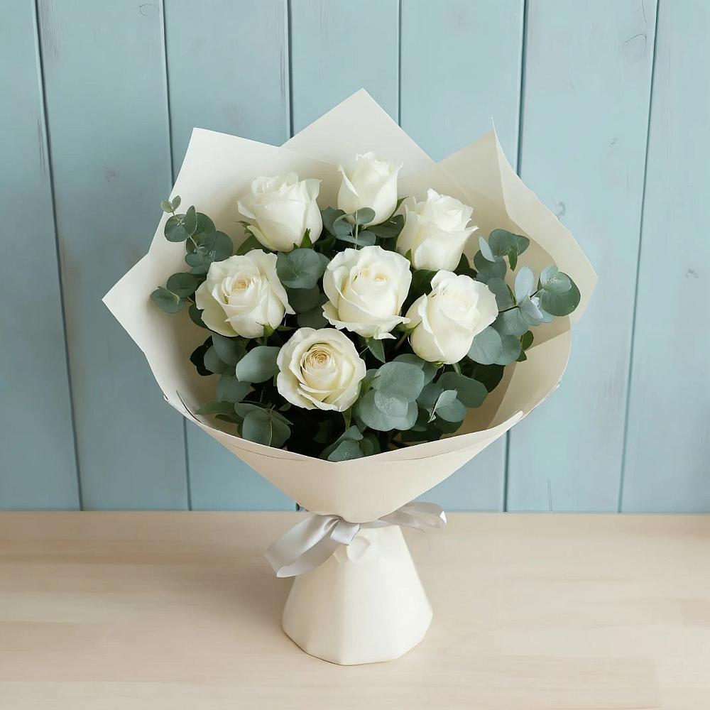Букет Белые розы в Эвкалипте в Дедовске