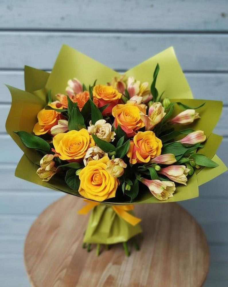 Букет цветов из: Альстромерии и Розы в Дедовске
