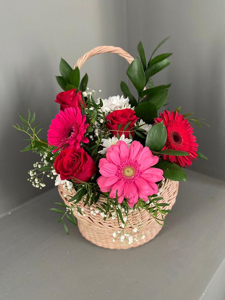 Цветочная композиция из Розы, Хризантемы и Герберы в корзине в Дедовске