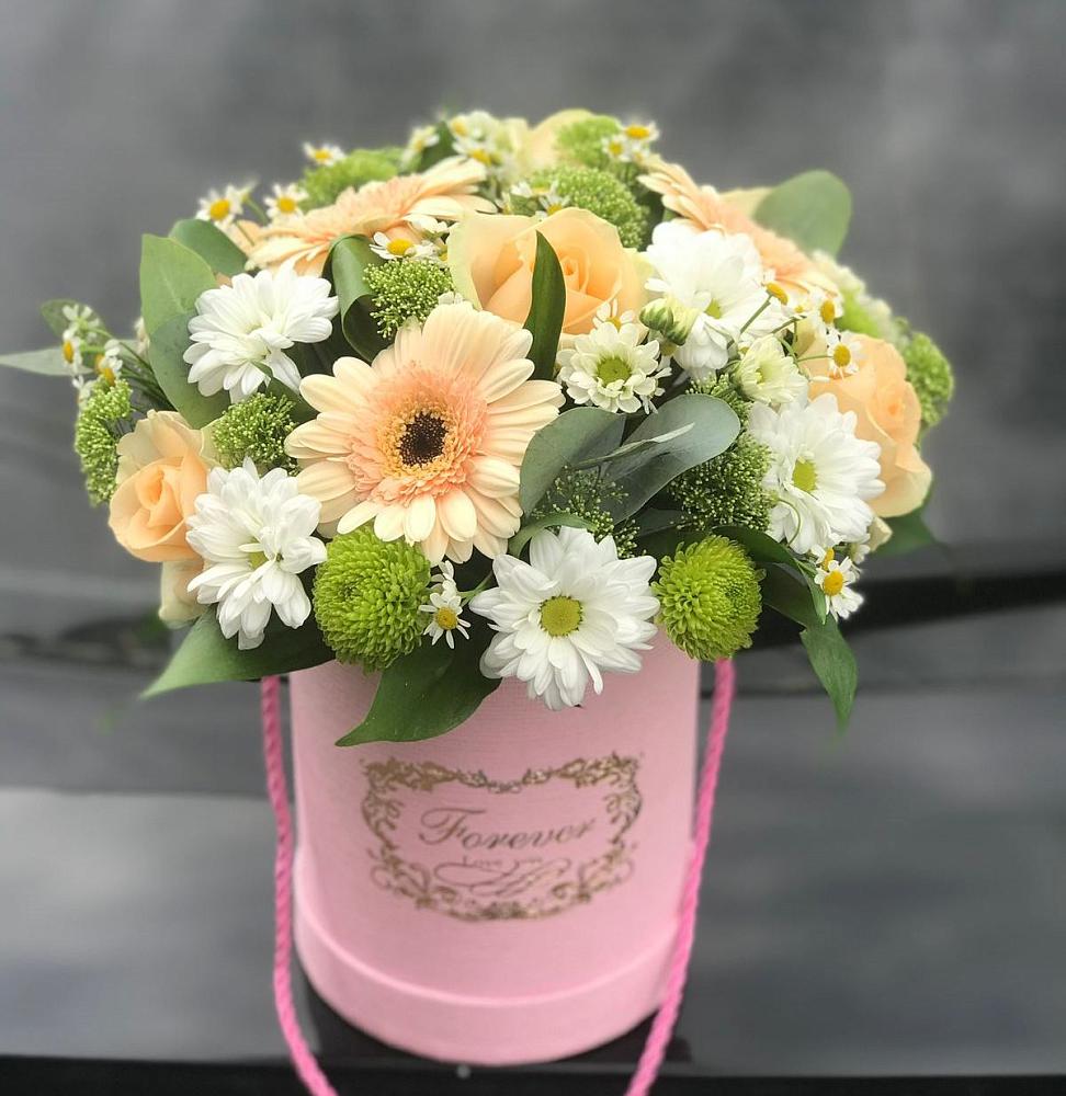 Цветочная композиция из Розы, Герберы и Хризантемы в шляпной коробке в Дедовске