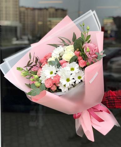 Букет цветов из: Розы, Лизиантусы и Хризантемы в Дедовске