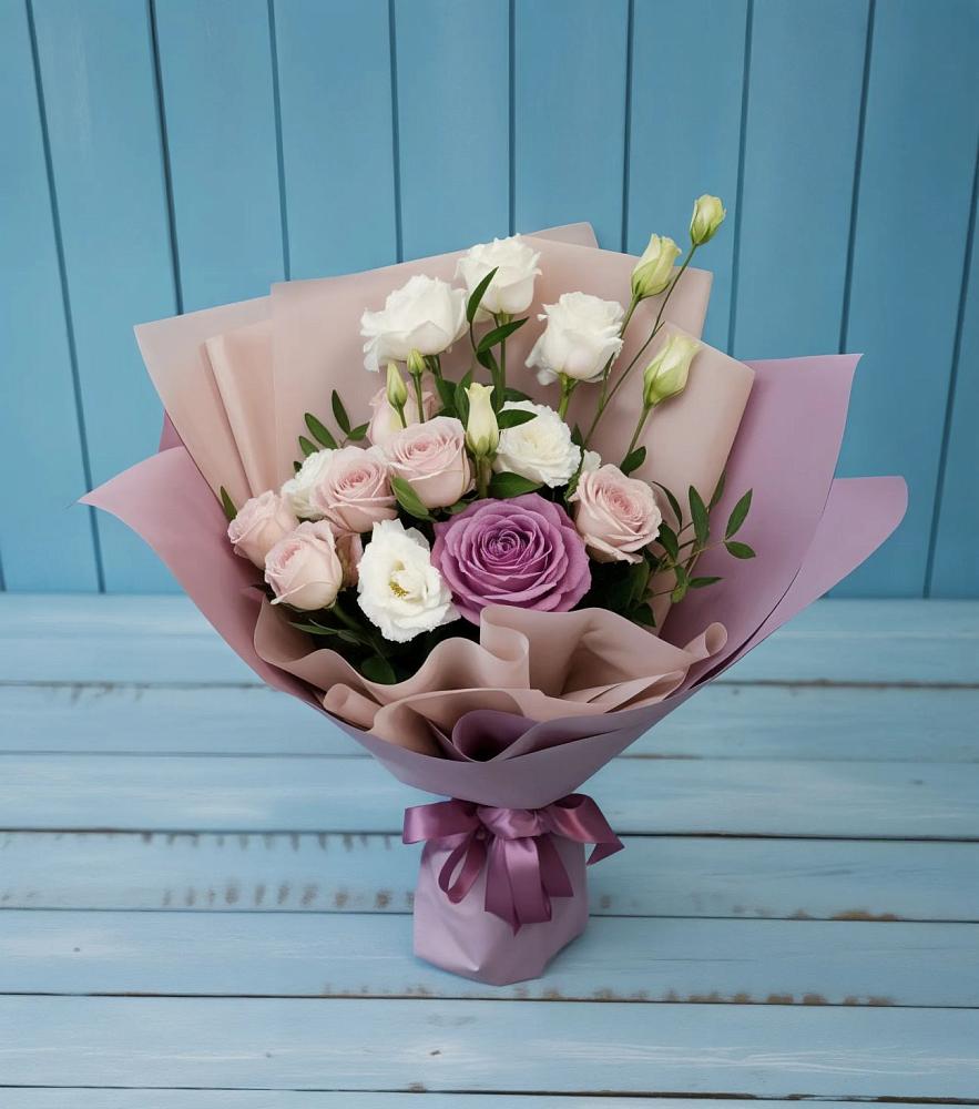 Букет цветов из: Розы и Лизиантусы в Дедовске